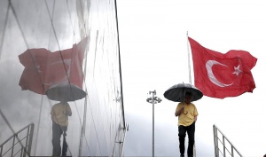 Торнадо, жеги и валежи нанесоха щети на Балканите