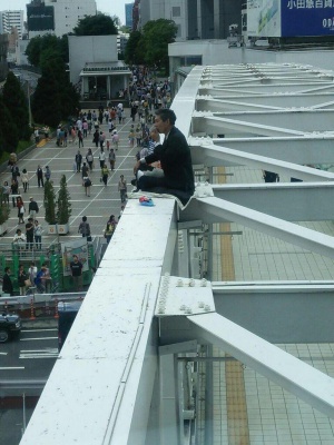 Японец се самозапали в знак на протест срещу премиера