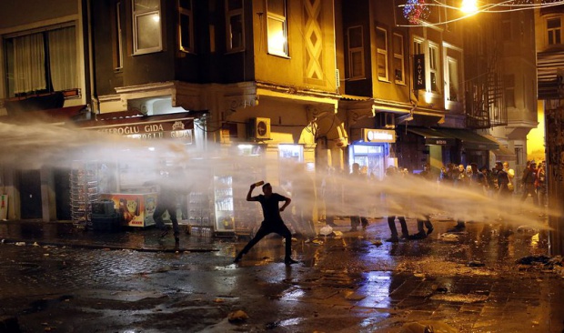 120 души са арестувани след сблъсъци в Турция