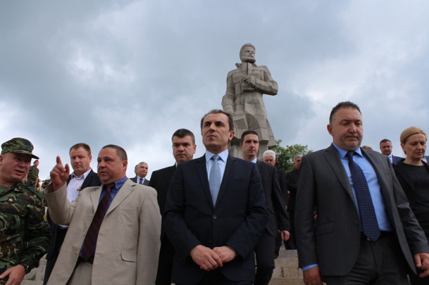 Орешарски чака анализите на БСП и ДПС, за да сменя министри