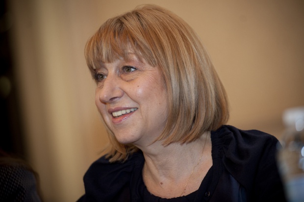 Просветният министър иска един учебник по всеки предмет