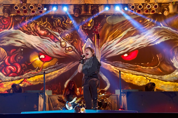 Диджей хепънинг с Данчо Стълбицата подгрява концерта на Iron Maiden