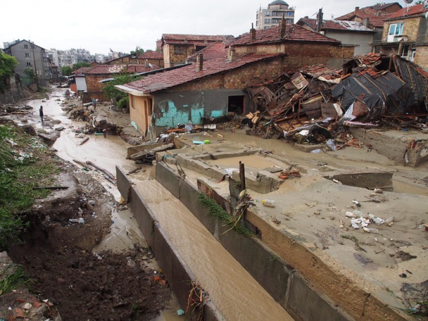 Социалното министерство готово с помощ до 325 лв. за засегнатите от потопа