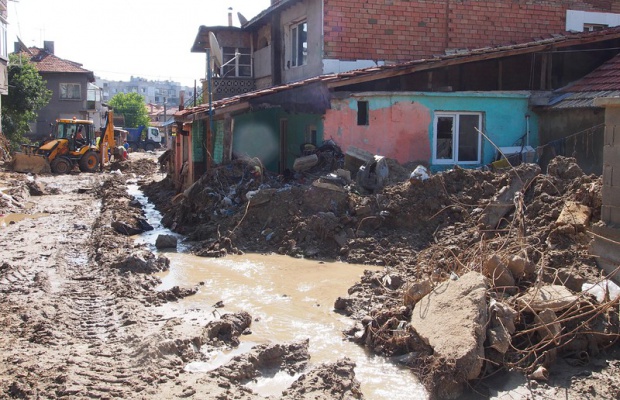 Дават по 10 000 лева на близките на загиналите при наводненията