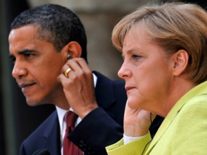 Обама и Меркел обсъдиха ситуацията в Украйна по телефона