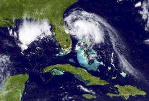 Ураганът „Артър” връхлетя крайбрежието на Северна Каролина
