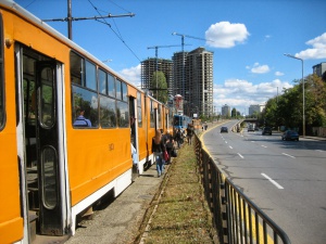 Столичани се оплакват заради закъснелия ремонт по бул. „България“