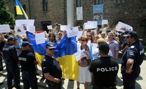Протестиращи освиркаха Лавров пред МВнР