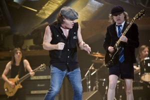 Вокалистът на AC/DC стана доктор по музика  (ВИДЕО)