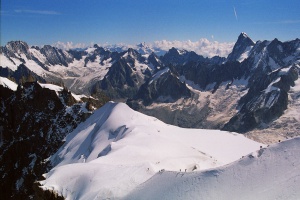 Откриха тялото на алпинист, изчезнал преди 32 г.