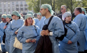 Лекарите излизат на протест по обяд