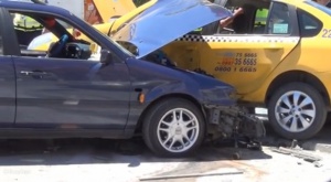 Трима в болница след преминаване на червено