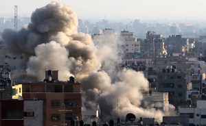 Още двама загинаха след въздушни удари в Газа