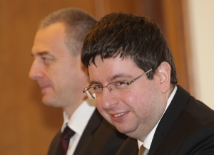 Чобанов намерил 225 млн. лв. за Здравната каса