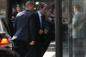 Започнаха консултациите при президента