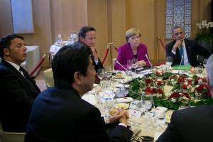 Нови санкции срещу Русия, Кремъл отвръща с „болезнени“ мерки