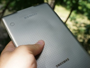 Задният панел на таблетите Galaxy Tab S може да се деформира от прегряване