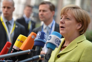 Меркел: Нужно е независимо разследване, спрете огъня!