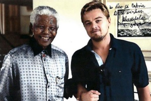 Откраднаха снимка на Лео с Нелсън Мандела, продават я за 25 000 долара