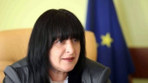 Уволнената след иск на ЕК Камелия Лозанова остава в социалното министерство