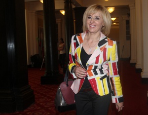 Манолова: Жена да поведе БСП в тази трудна ситуация