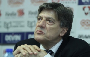 Антоний Гълъбов, политолог: Отлагат оставката на кабинета заради корпоративни интереси