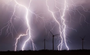 Мълния рани младежи край Асеновград