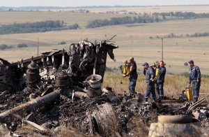 Все още има останки на загинали на мястото на самолетната катастрофа в Украйна