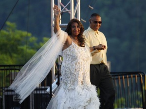 Наругаха Арета Франклин в заведение