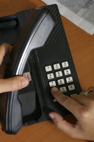 Арестуваха петима телефонни измамници