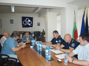 Отлага се блокадата заради ограниченията за тирове