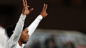 Роналдиньо няма да спира с футбола