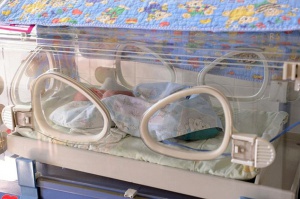 Жена роди в обедната почивка и изостави бебето си