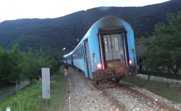 Възстановено е движението на влаковете между Карлово и Баня