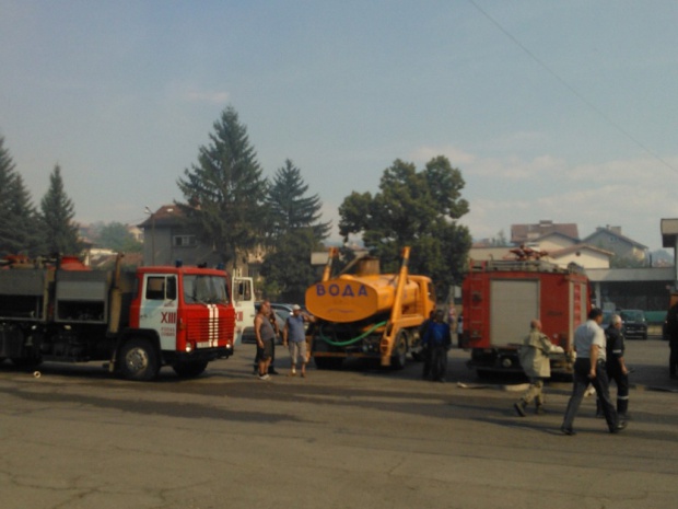 Петима ранени при голям пожар в Банско