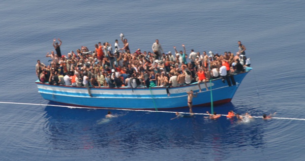ВМС на Италия: Терористи може да са използвали лодки с бежанци