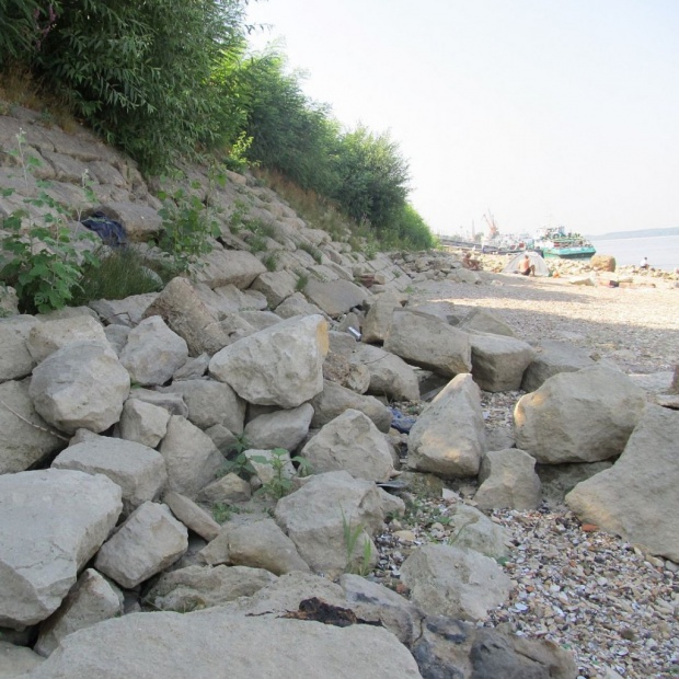 Руши се кейовата стена на Дунав в Русе