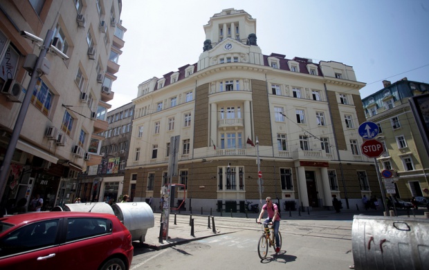 Ройтерс: България се справя с най-тежкия финансов скандал от 90-те години насам