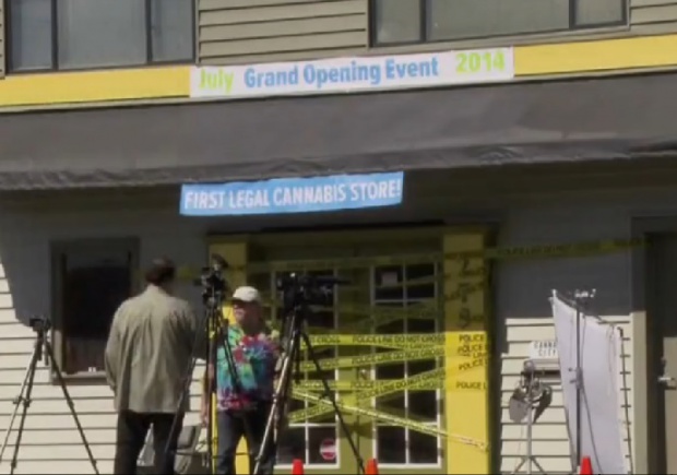 Единственият легален магазин за марихуана затвори заради изчерпване на стоката (галерия)