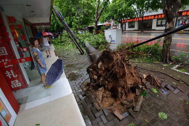 Тайфунът "Рамасун" взе десетки жертви в Китай и Филипините
