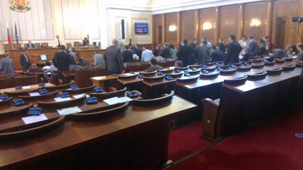Народното събрание актуализира държавния бюджет на първо четене