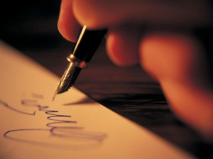 Романтичните Анджелина и Брад все още си пишат писма на ръка