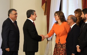 Едно широко скроено правителство