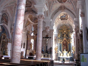 Задържаха австрийка, снимала порно в църква