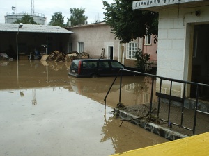 Във Велинград чистят деретата от храсти и боклуци