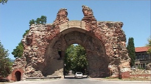 Пороите рушат археологическите паметници в Хисаря