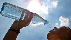 Раздават вода в София заради горещините