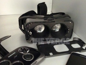 Реална снимка на очилата за виртуална реалност на Samsung