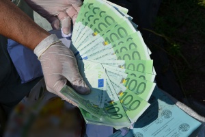 Разбиха печатница за фалшиви банкноти