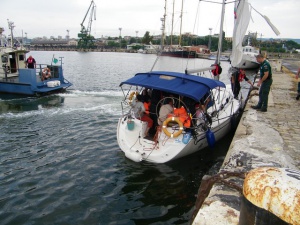 Транспортират до бежански лагери 63-та нелегални имигранти